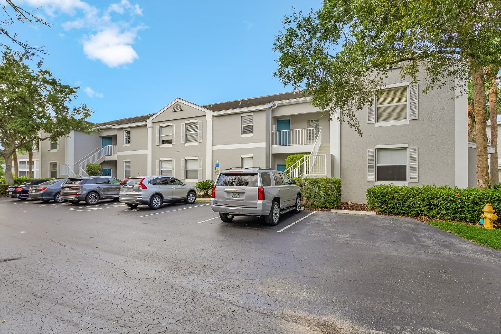 Gorgeous Lakeview Condo in Gateway property image