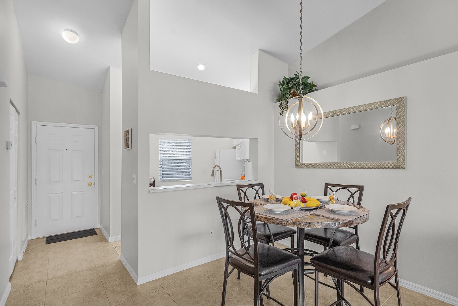 Gorgeous Lakeview Condo in Gateway property image