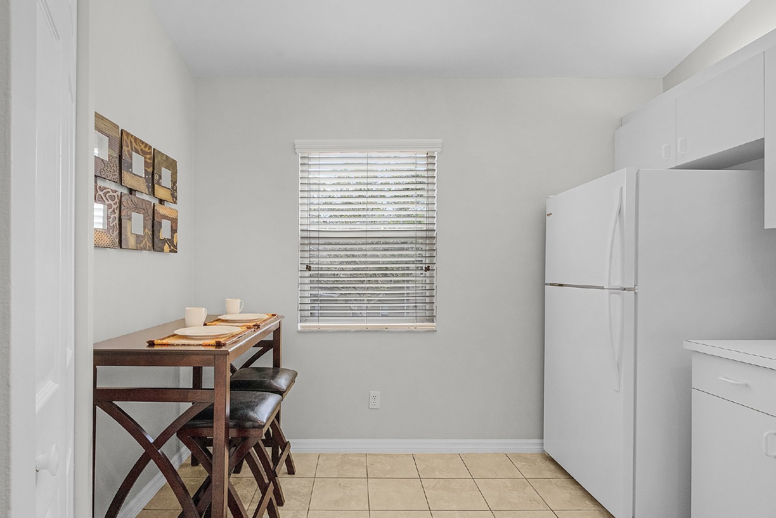 Gorgeous Lakeview Condo in Gateway property image