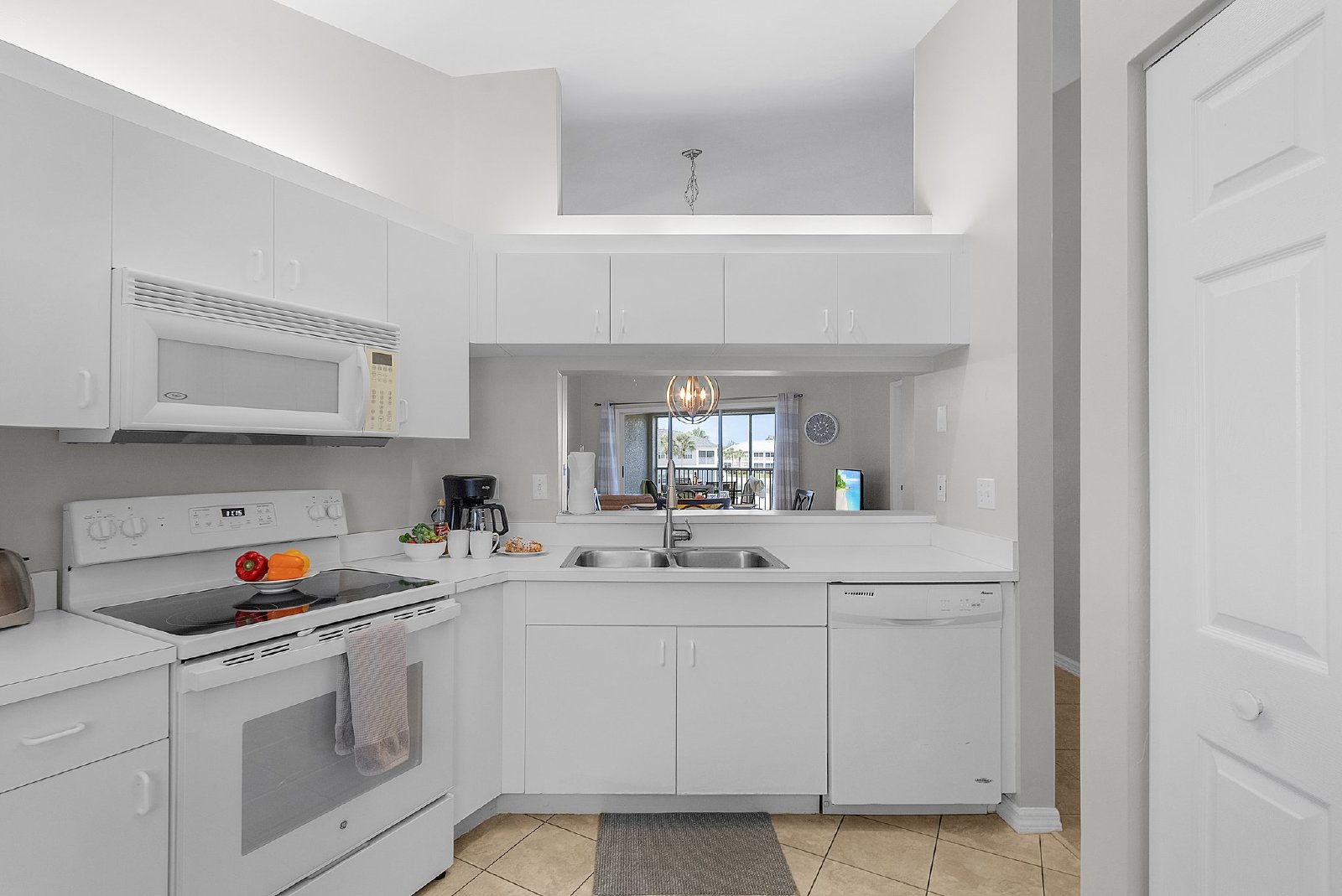 Gorgeous Lakeview Condo in Gateway property image