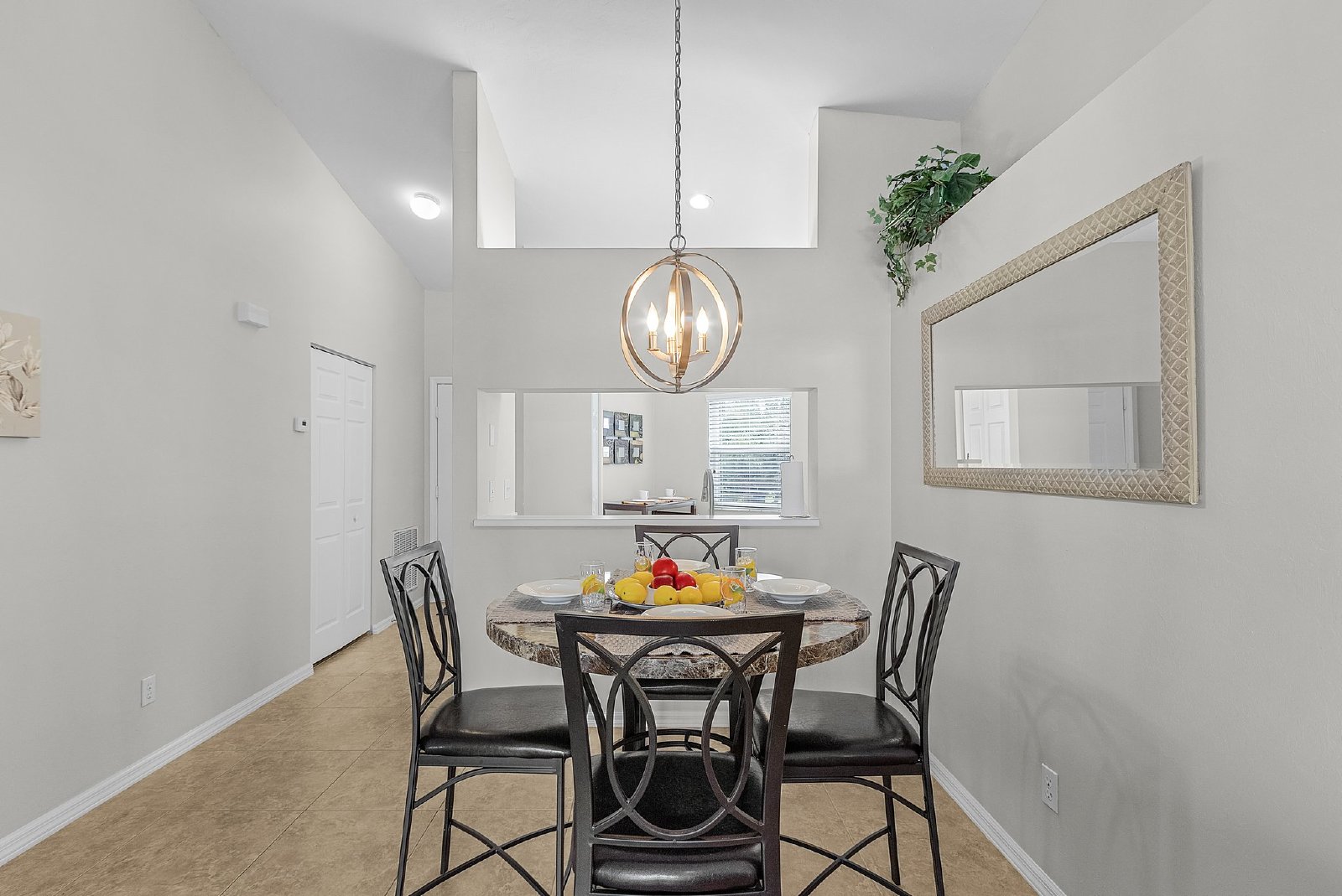 Gorgeous Lakeview Condo in Gateway property image