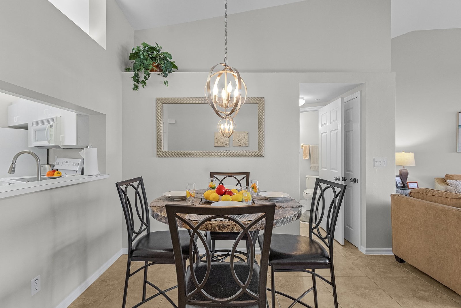 Gorgeous Lakeview Condo in Gateway property image