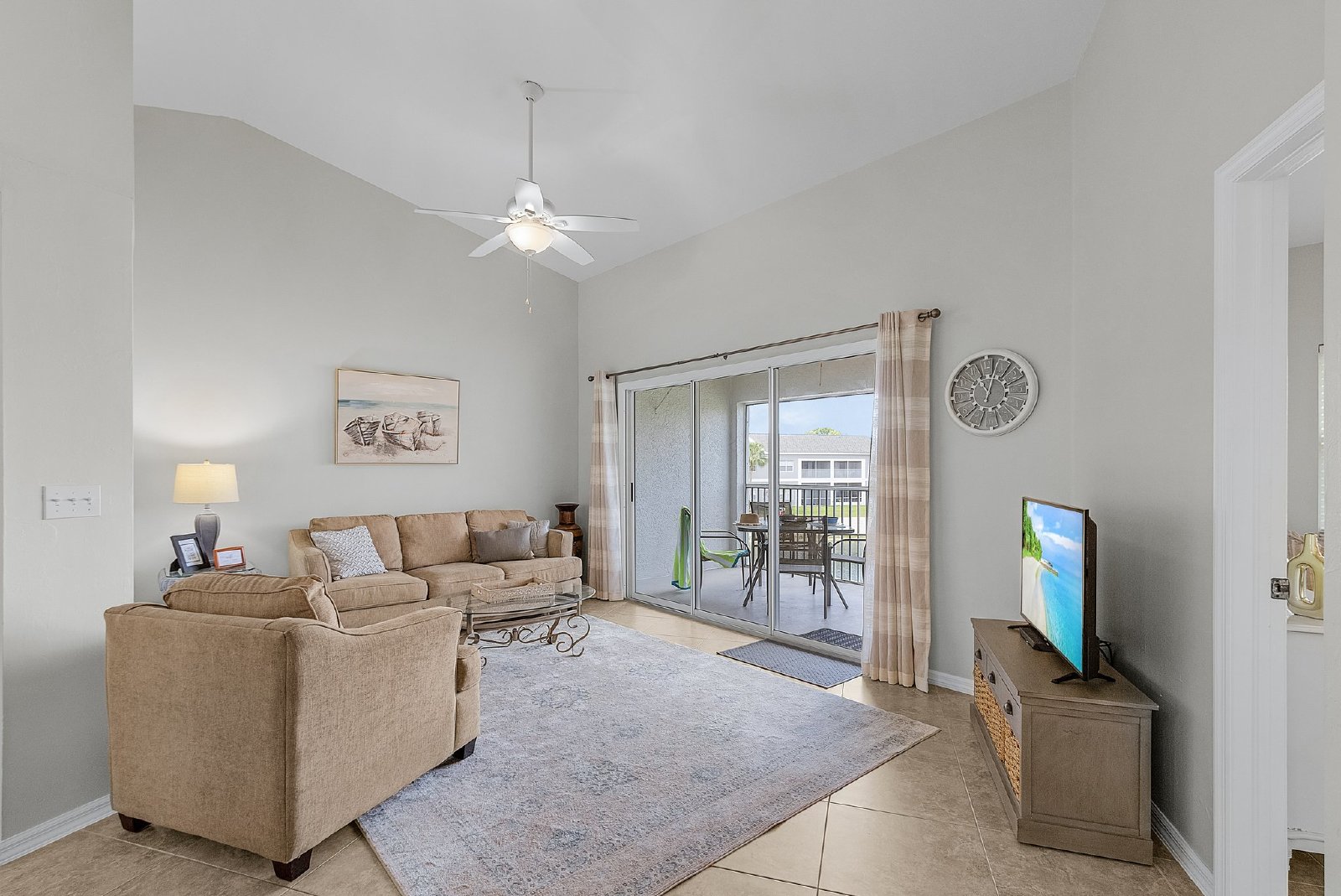 Gorgeous Lakeview Condo in Gateway property image