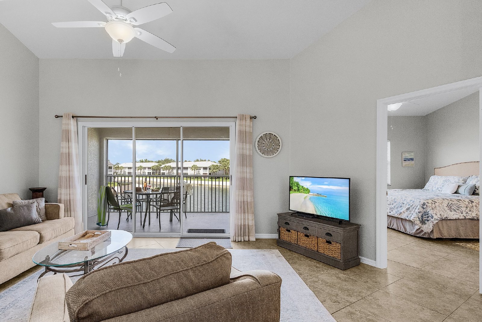 Gorgeous Lakeview Condo in Gateway property image