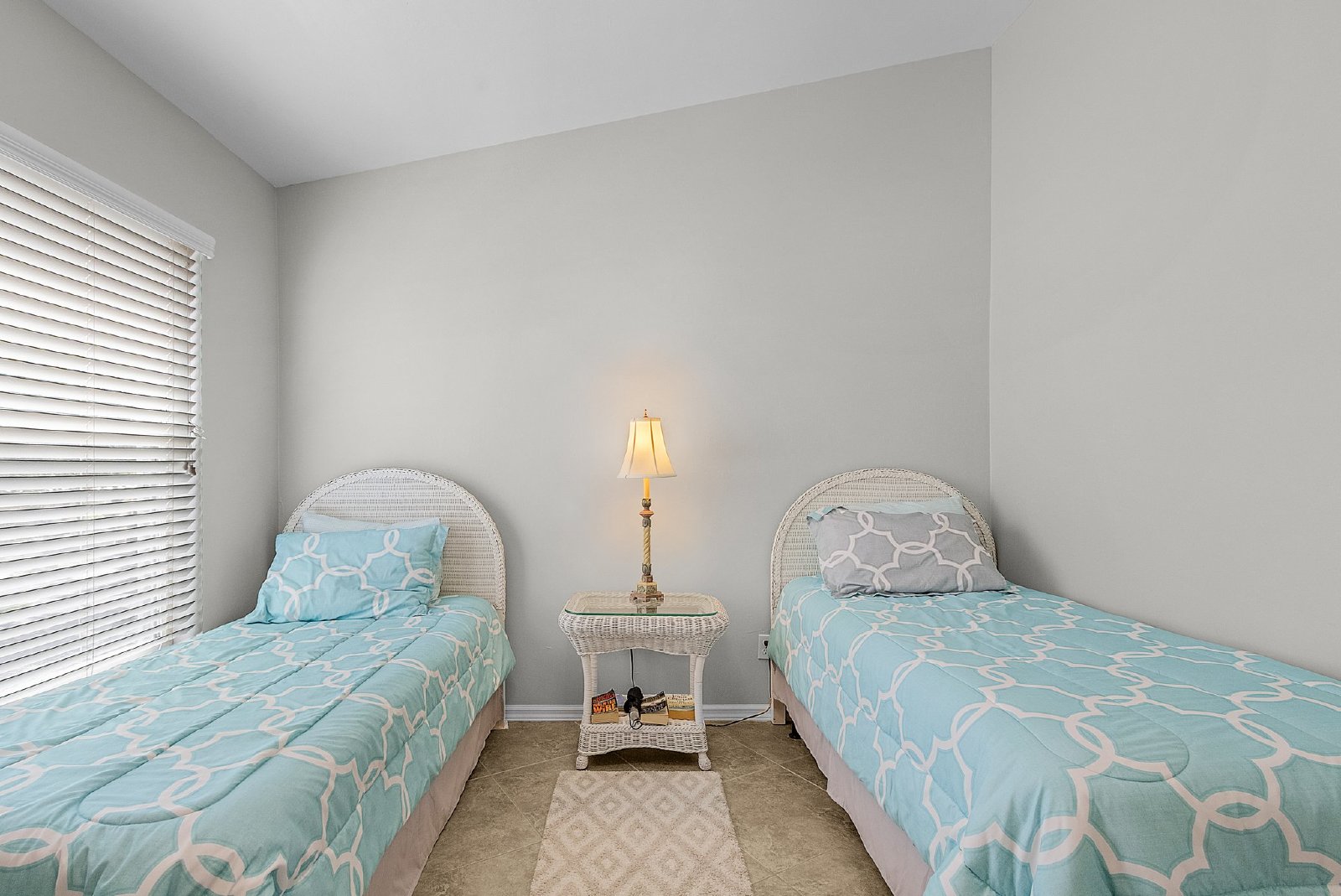 Gorgeous Lakeview Condo in Gateway property image