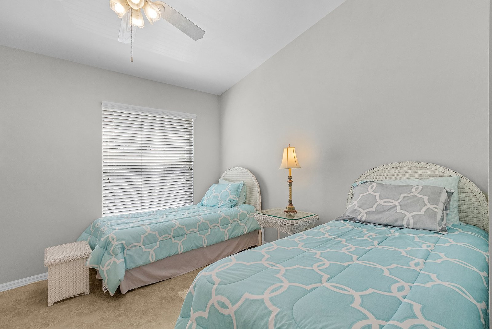 Gorgeous Lakeview Condo in Gateway property image
