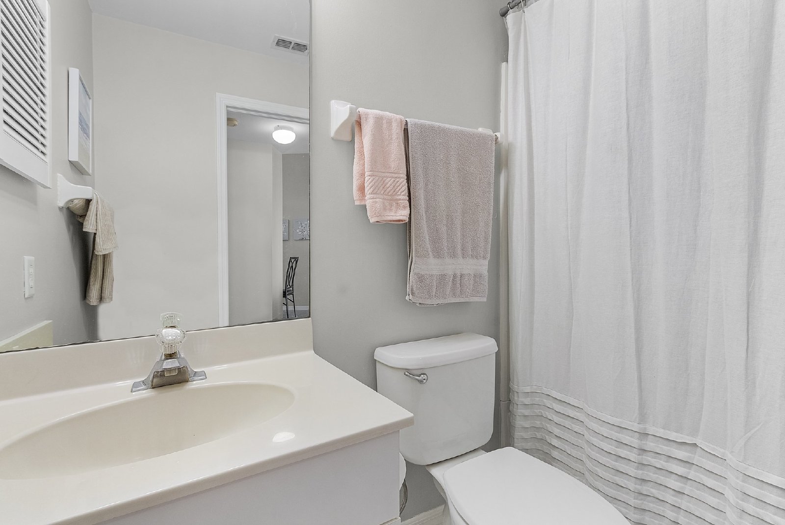 Gorgeous Lakeview Condo in Gateway property image