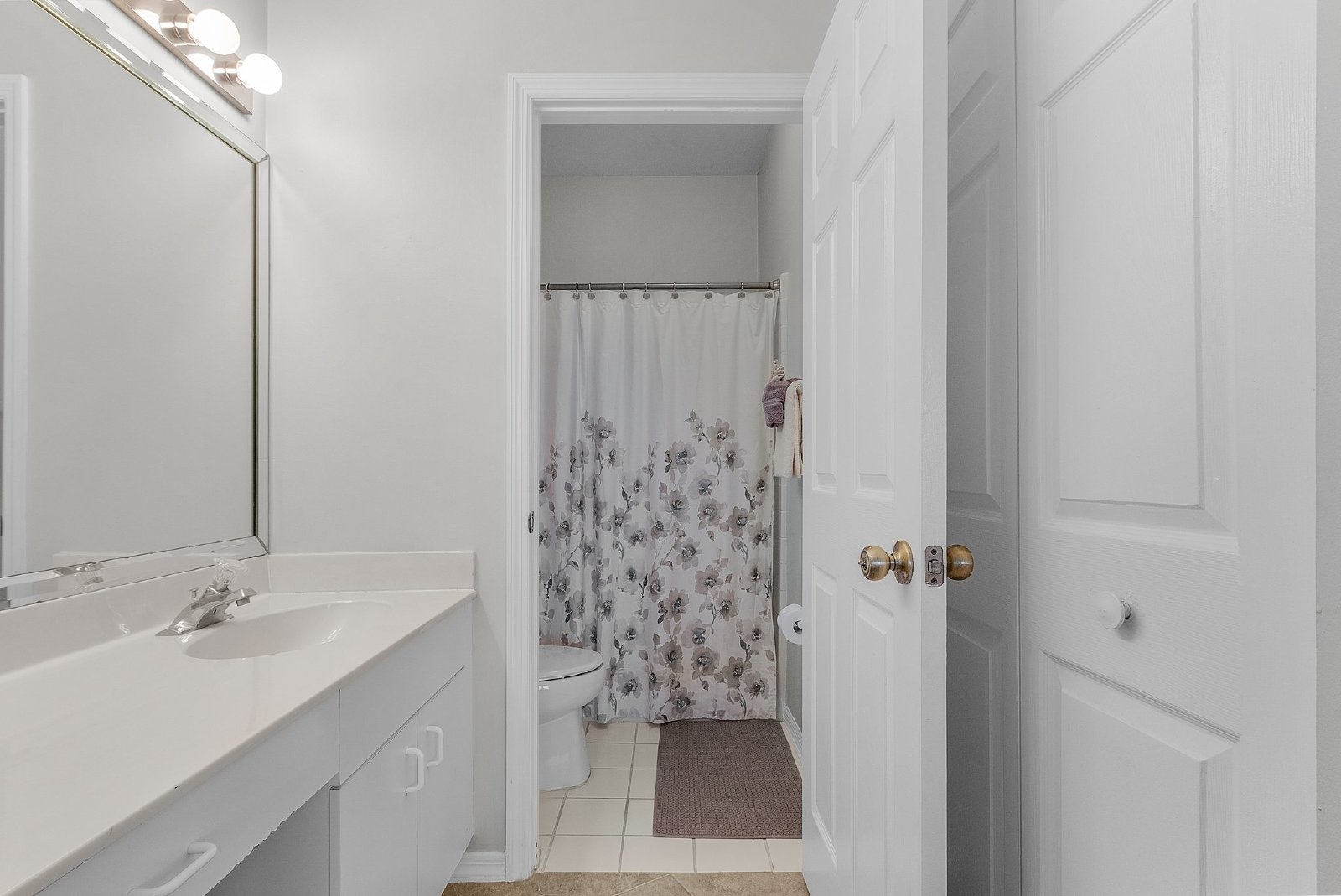 Gorgeous Lakeview Condo in Gateway property image