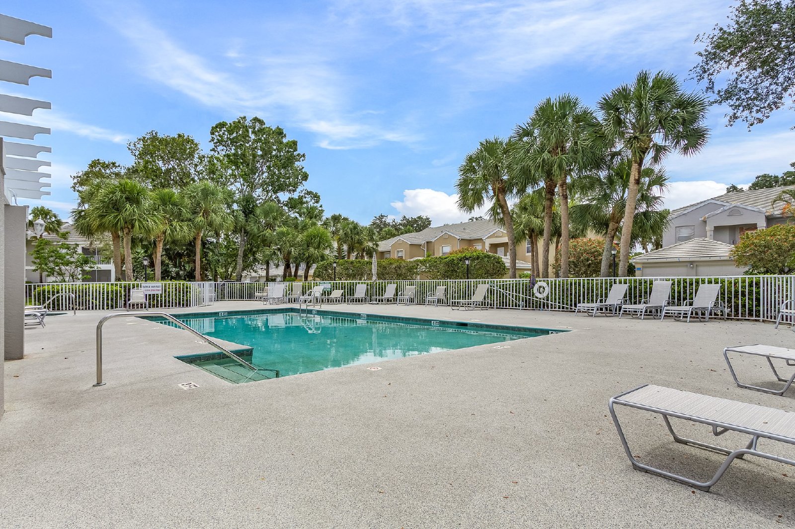 Gorgeous Lakeview Condo in Gateway property image