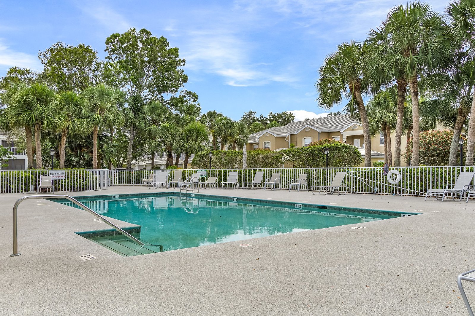 Gorgeous Lakeview Condo in Gateway property image