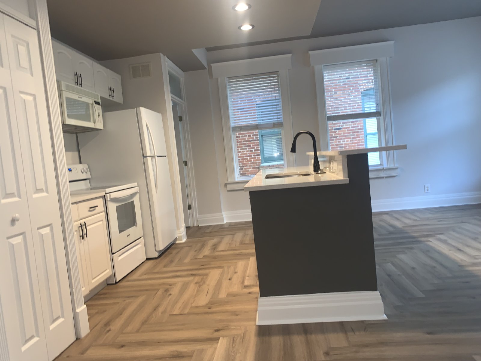 2/1 - FREE  first Month rent Special !! property image