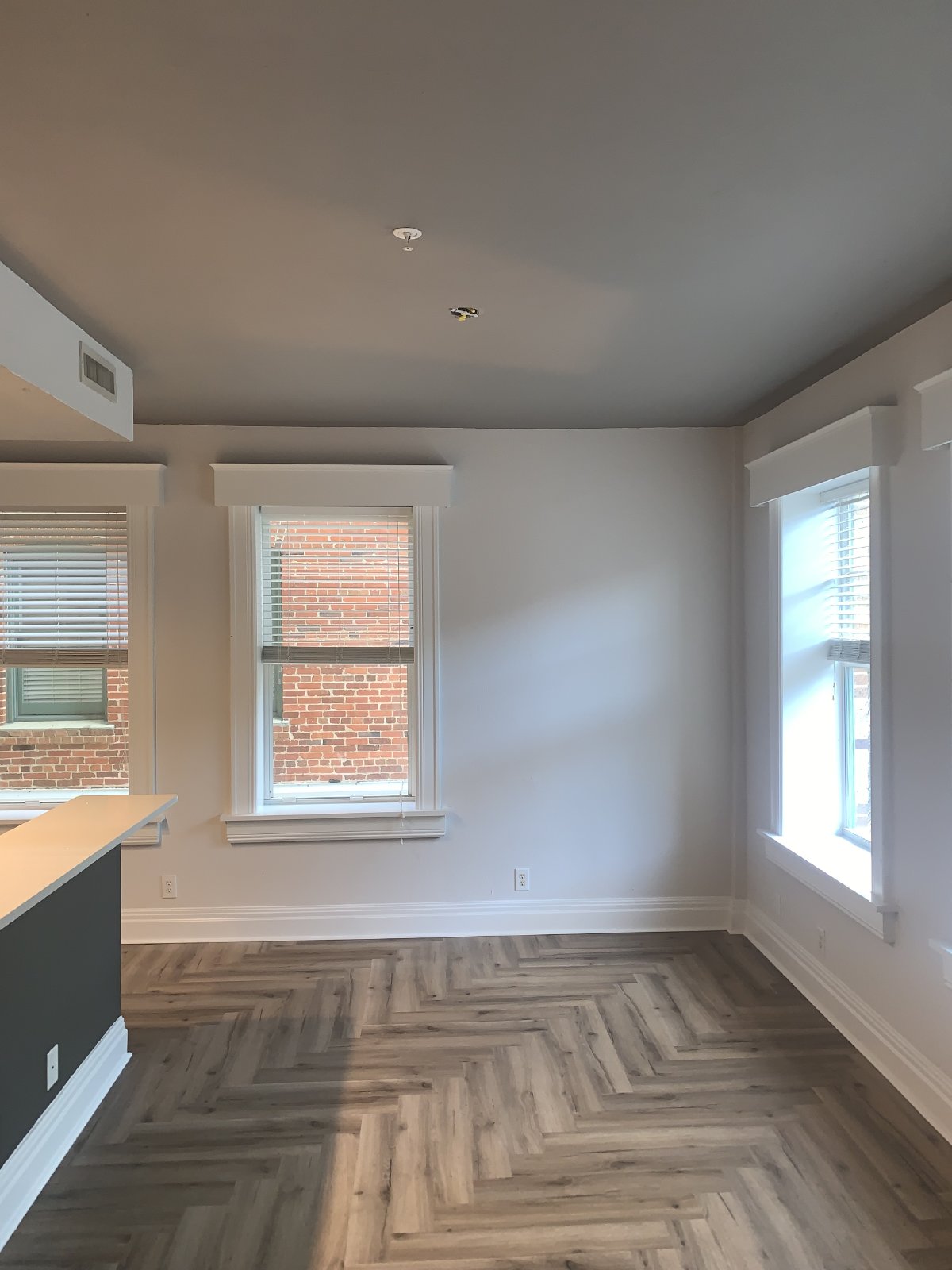 2/1 - FREE  first Month rent Special !! property image