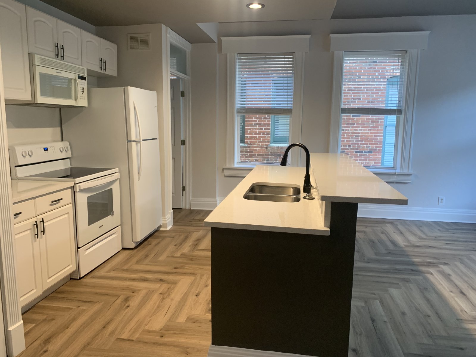 2/1 - FREE  first Month rent Special !! property image