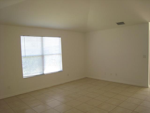 2 + DEN / 2 bath / 1-car garage - tile throughout property image
