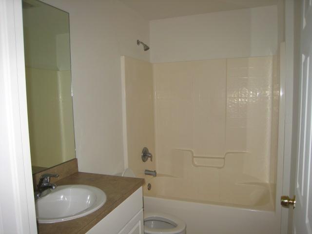 2 + DEN / 2 bath / 1-car garage - tile throughout property image