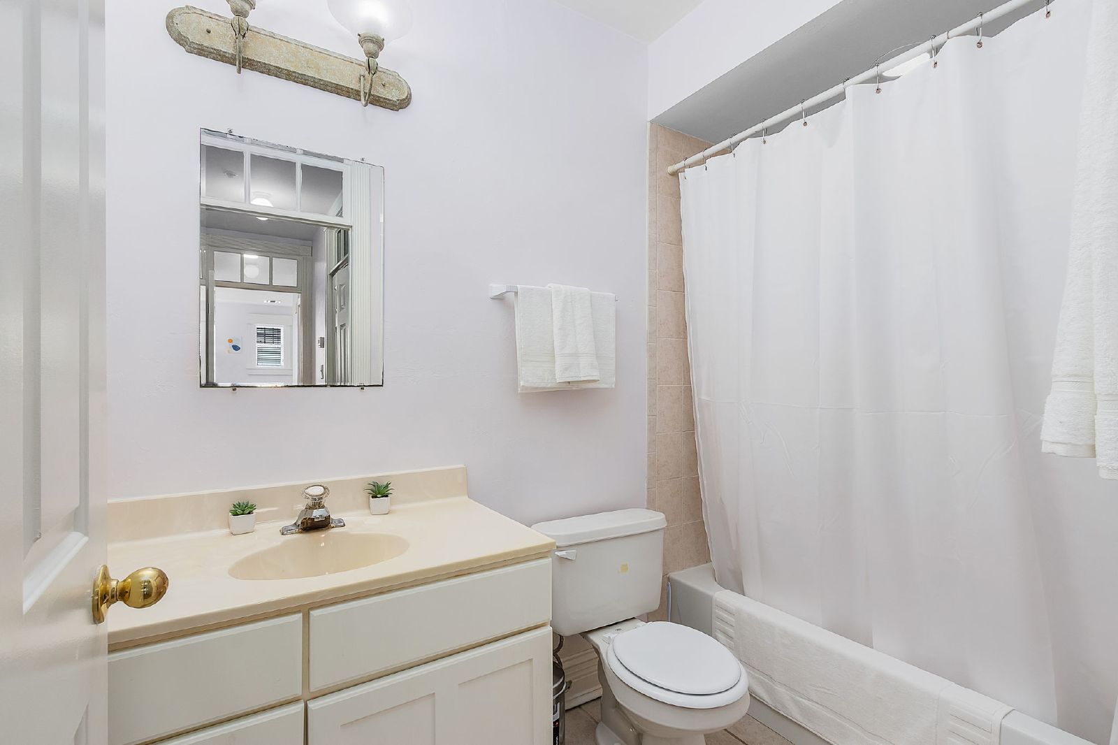 First month's rent FREE !!! property image