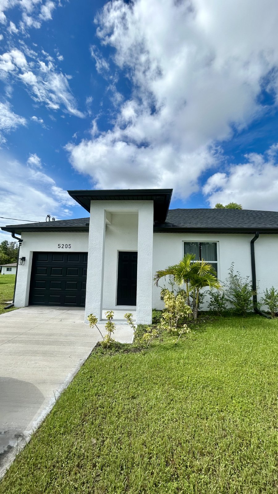 Beautiful 3/2 duplex property image
