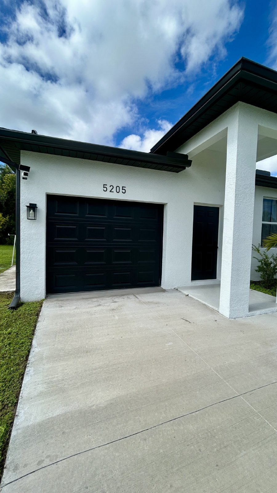 Beautiful 3/2 duplex property image