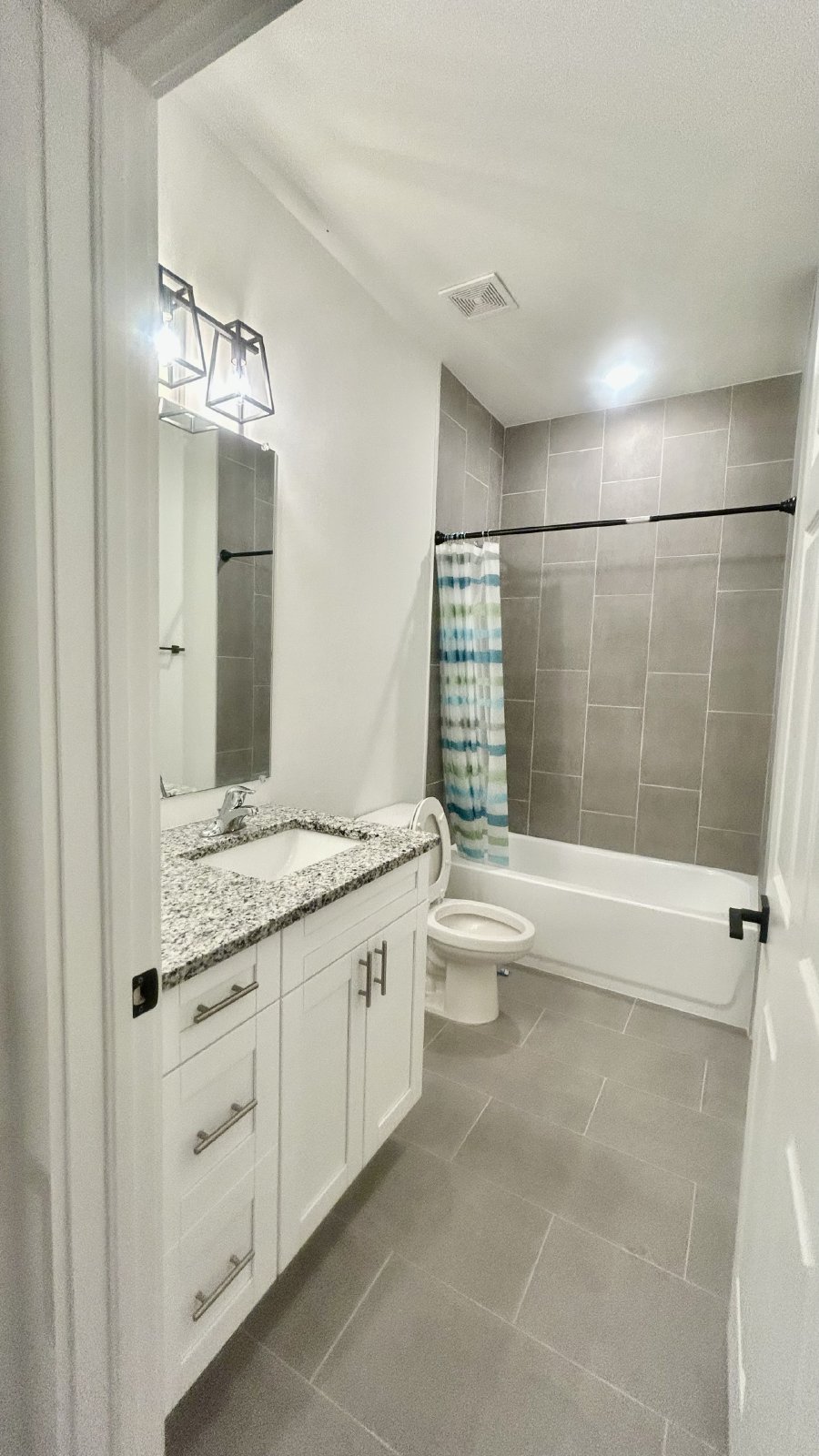 Beautiful 3/2 duplex property image